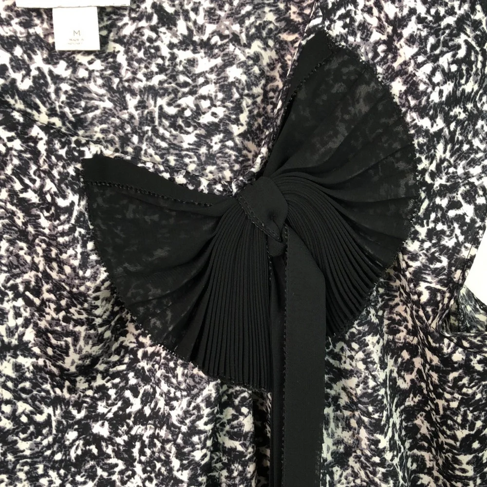 Ann Taylor Loft top - Picture 2 of 8